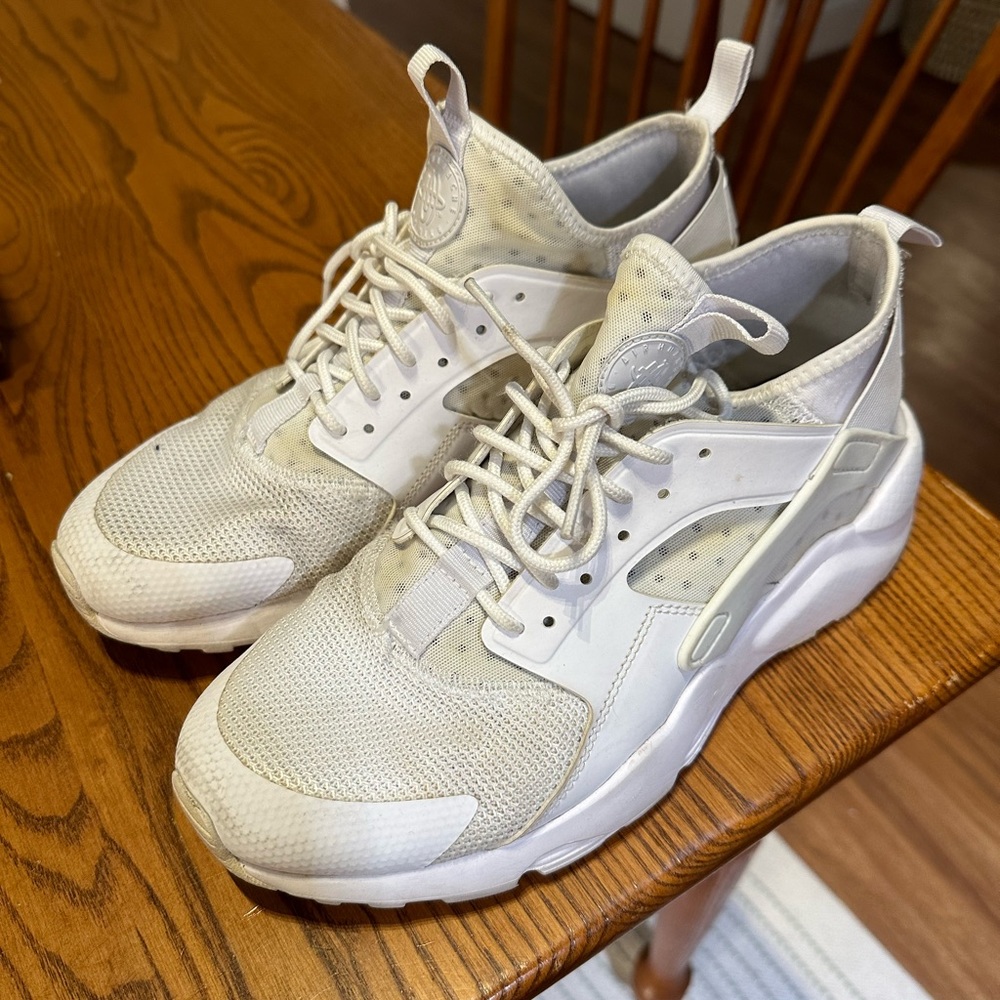Nike hurache sneakers